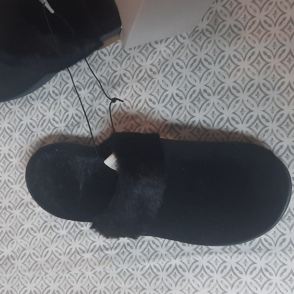 Isotoner ISO Spa black ladies slippers - Picture 3 of 5